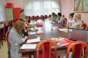 Warsztaty pisarskie dla uczestników powiatowego konkursu literackiego "Magiczne Pióro 2014" prowadzone przez panią Agnieszkę Sieńkowską, 
