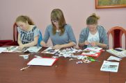 Warsztaty pisarskie dla uczestników powiatowego konkursu literackiego "Magiczne Pióro 2014" prowadzone przez panią Agnieszkę Sieńkowską, 