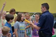 "Wakacyjny Express Czytelmaniaków" - wizyta w jednostce Państwowej Straży Pożarnej w Wyszkowie i w Komendzie Powiatowej Policji w Wyszkowie, 