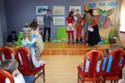 "Kraina baśni" - przedstawienie teatralne dla przedszkolaków w wykonaniu podopiecznych PŚDS "Drogowskaz", 