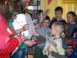"Pasowanie na Czytelnika" uczniów klasy I Szkoły Podstawowej w Rybnie, 